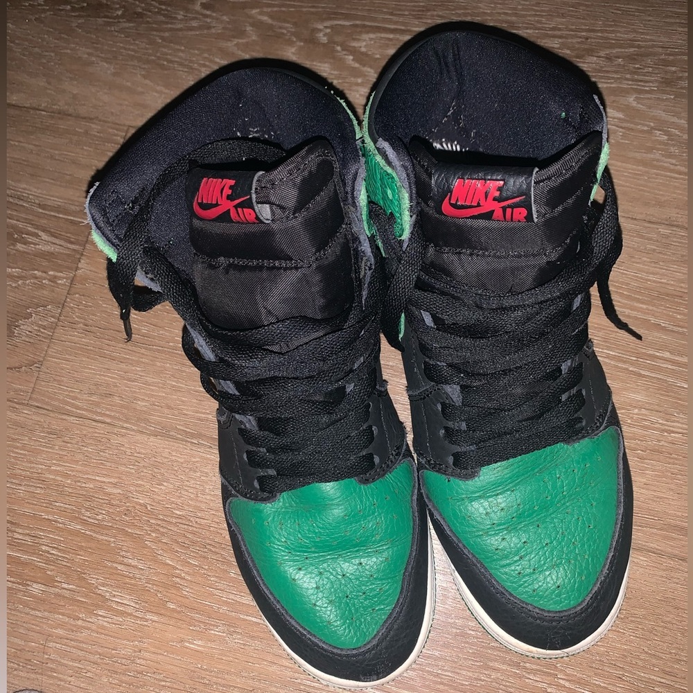 Jordan’s 1s size 7 green & black